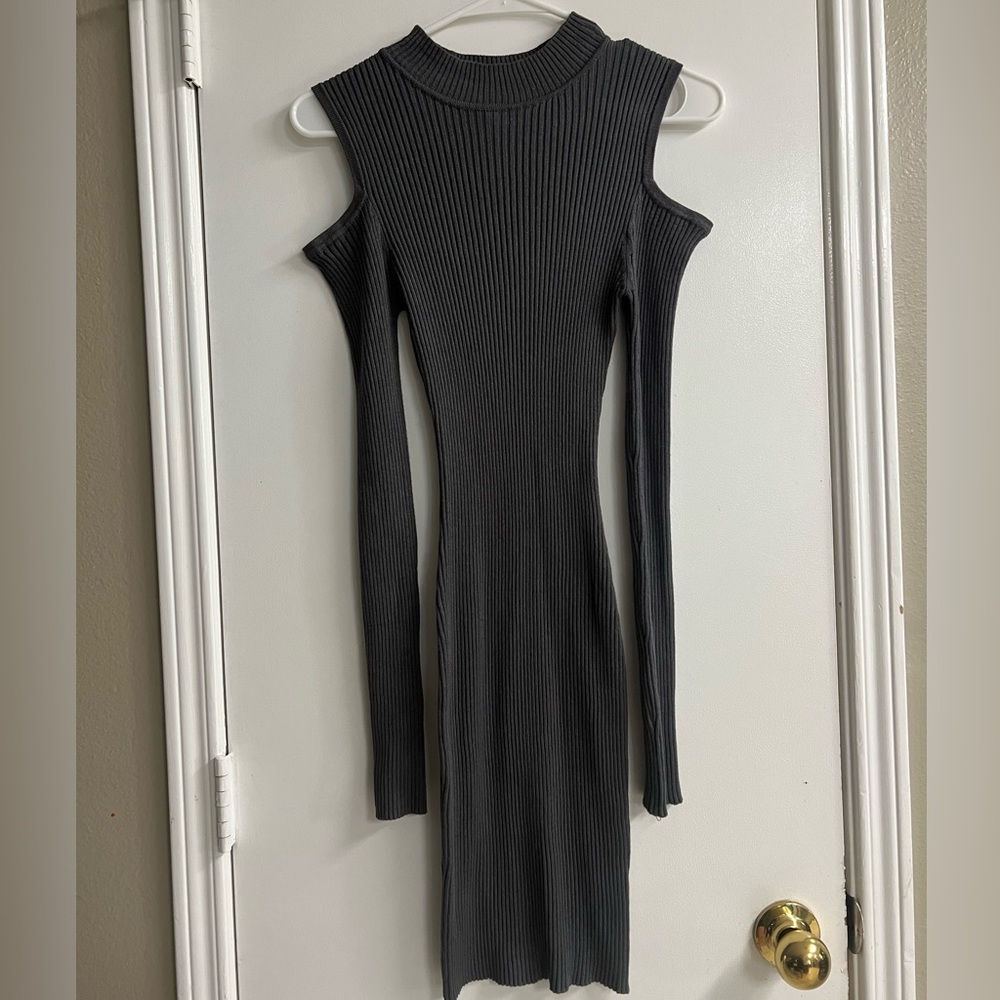 Planet Gold Gray long sleeve dress (Open shoulder)